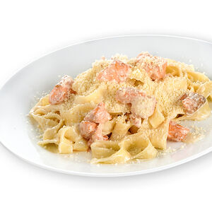 Феттучини с лососем