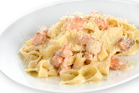 Феттучини с лососем