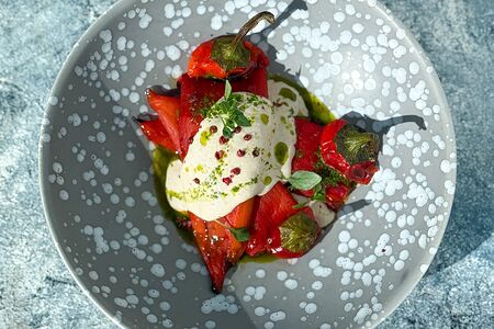 Перец Рамиро, фаршированный мясом а-ла Болоньезе под соусом Тонато