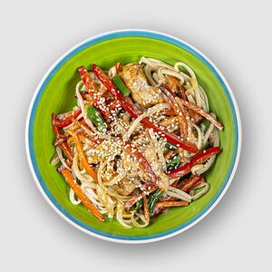 Курочка с лапшой удон в сливочном соусе