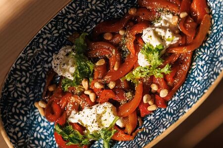 Печеные перцы с сыром страчателла