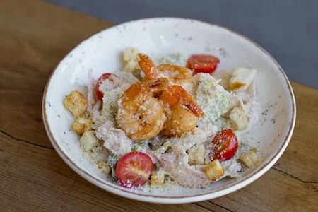 Салат Цезарь с креветкой