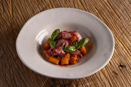 Пенне Арабьята с пастрами 