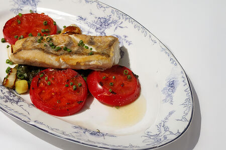 Судак с печеными овощами 