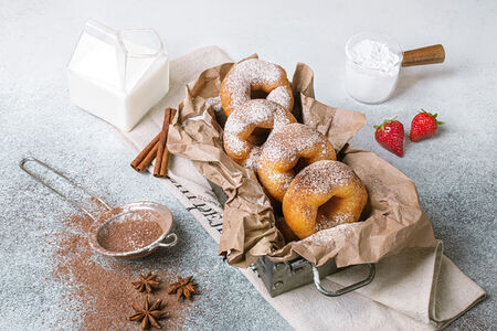 Пончики с посыпкой и топпингом на выбор