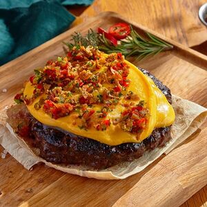 Рубленый стейк с сыром чеддер