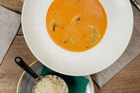 Том-ям с креветками