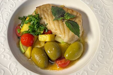 Треска томленая с овощами