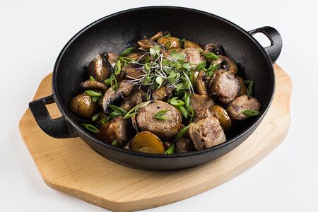 Жаркое с домашними колбасками