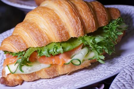 Круассан с форелью