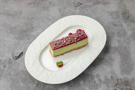 Фисташковый чизкейк с малиной