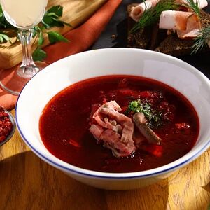 Борщ с копченой говядиной