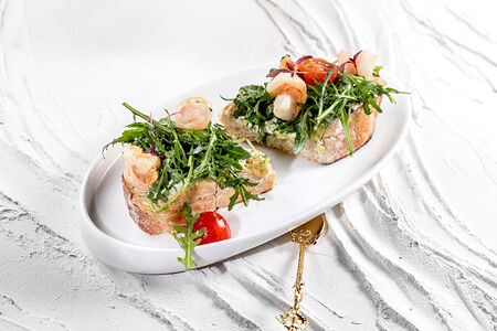 Брускетта с креветками