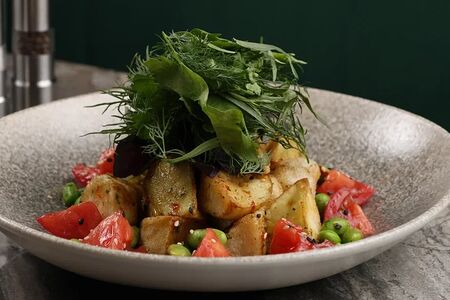 Хрустящие баклажаны с томатами и тайским чили