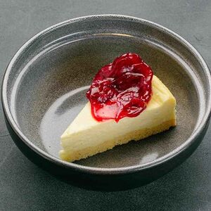 Чизкейк с вишневым соусом