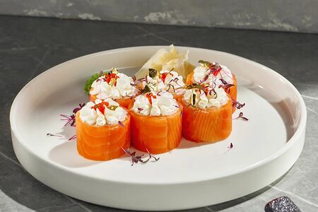 Ролл Филадельфия с красной икрой