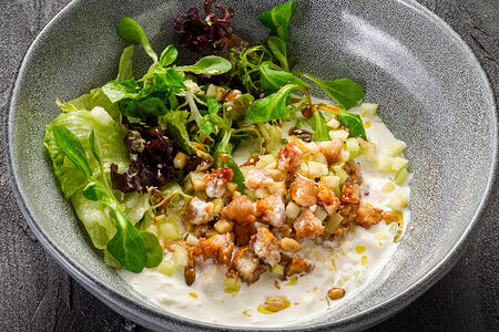 Салат с угрем и творожным сыром