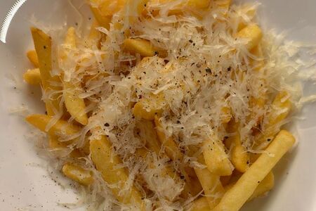 Картофель фри с пармезаном