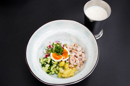 Окрошка на кефире с цыпленком 