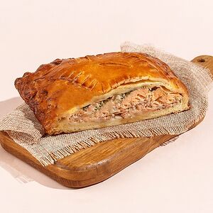 Пирог с красной рыбой (половинка)