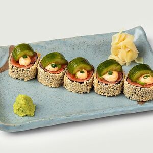 Лосось и маринованный огурец