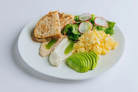 Глазунья или скрембл, риет из тунца