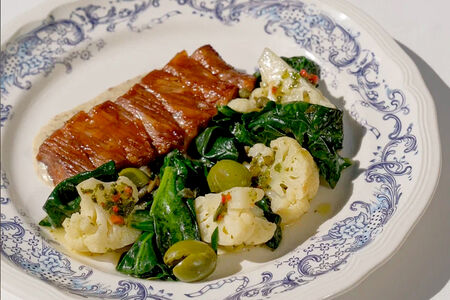 Томленая телятина с соусом из страчателлы