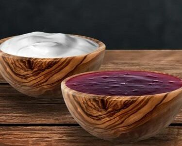 Сметана и соус брусничный