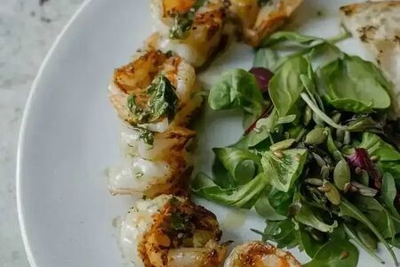 Креветки с соусом чимичурри