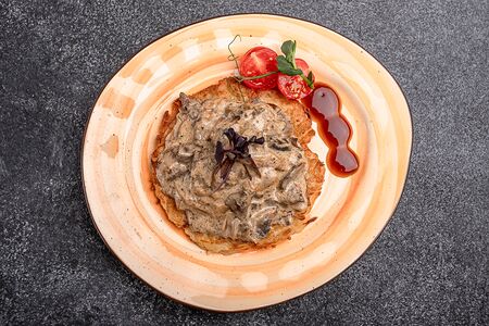 Печень по-строгановски