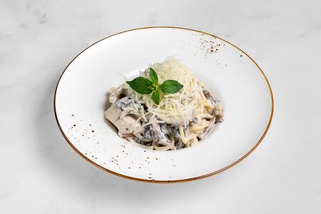 Паста с курицей и грибами