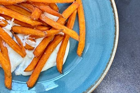 Батат с соусом на основе итальянских сыров