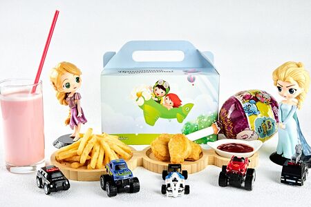 Детский сундучок с игрушкой