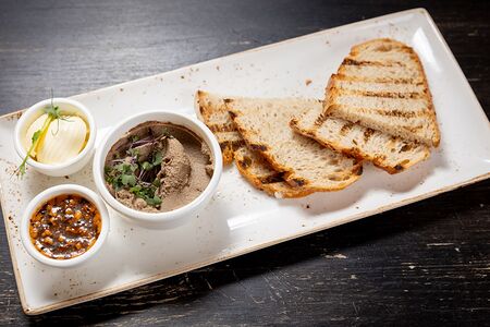 Паштет из куриной печени с Мадерой и черным перцем