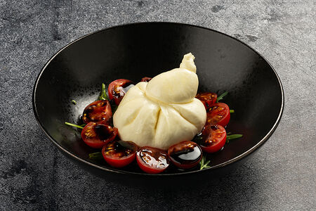 Мини-буррата с томатами