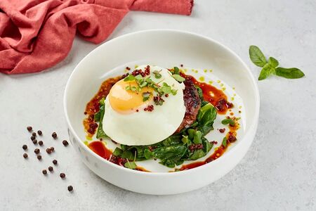 Бифштекс со шпинатом 