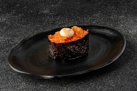 Суши спайси Лосось