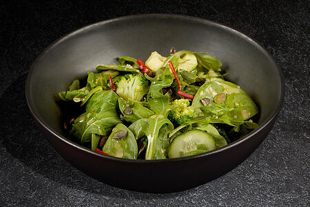 Зеленый салат с авокадо