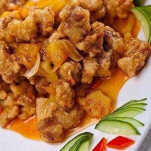 Жареная свинина в кляре с ананасами