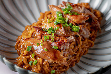 Яичная лапша с утиной ножкой