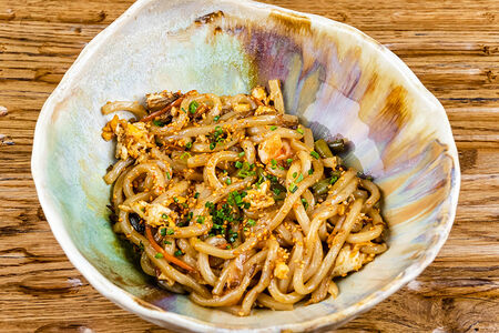 Удон с морепродуктами, унаги и кимчи