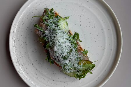 Брускетта с ростбифом