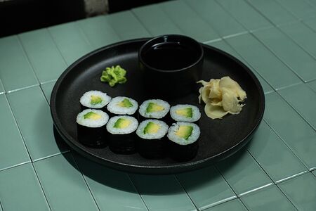 Маки с авокадо