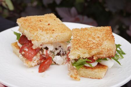 Сэндвич с томатами и фетой 