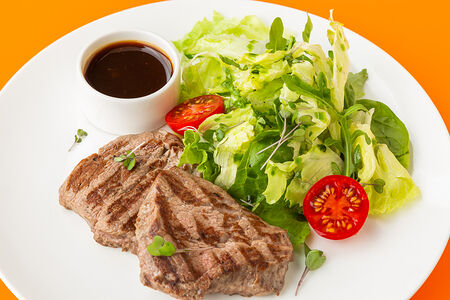 Медальоны из говядины