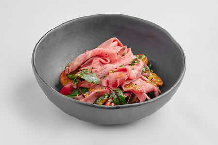 Салат с ростбифом