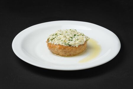 Биточек рыбный с соусом Польским