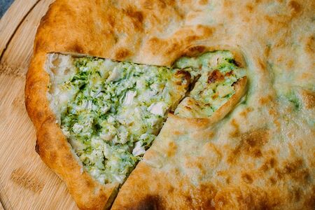 Пирог с курицей, сыром и шпинатом