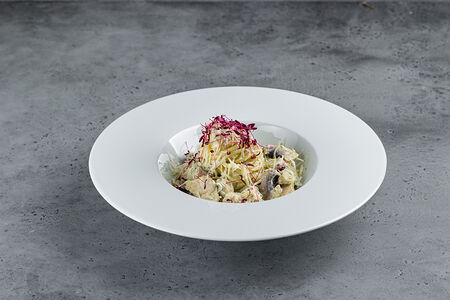 Спагетти с курицей и грибами