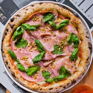 Пицца Мортаделла с фисташкой 